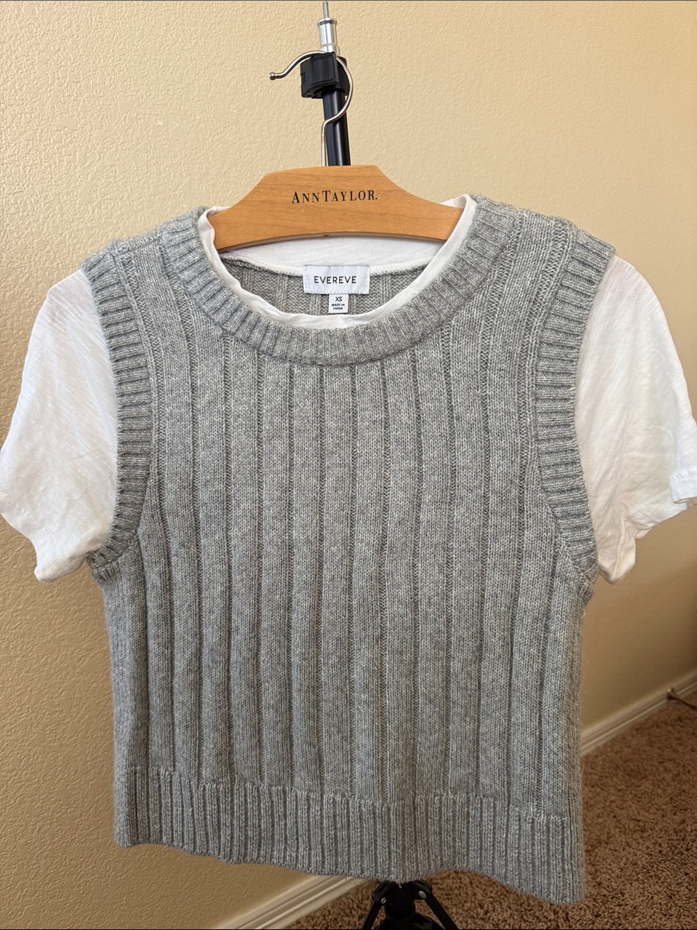 Evereve Light Gray Ribbed Knit Sleeveless Sweater Vest with T shirt sleeves
